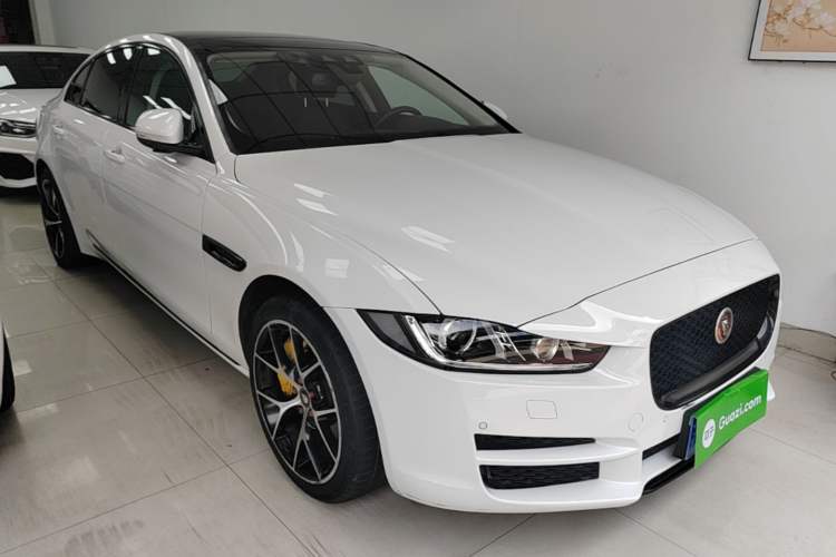 Used Jaguar XEL 2019 2.0T 200 PS Deluxe Edition Front Right 45 Deg
