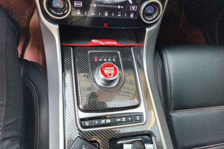 Used Jaguar XEL 2019 2.0T 200 PS Luxury Edition Gear Lever