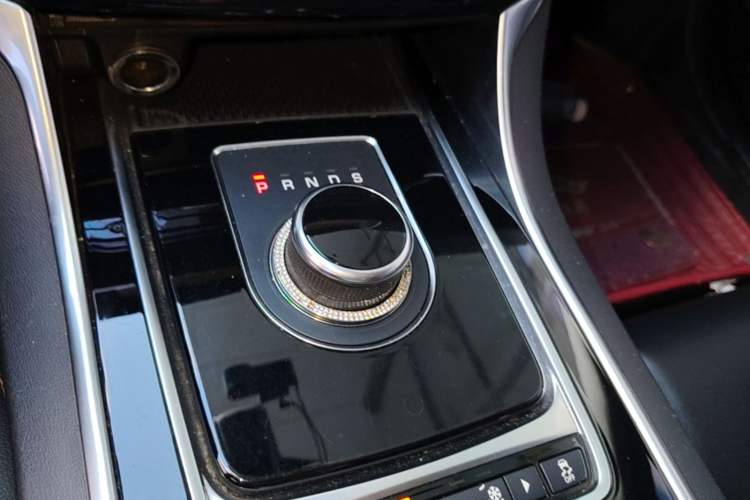 Used Jaguar XEL 2019 2.0T 200 PS Elite Edition Gear Lever