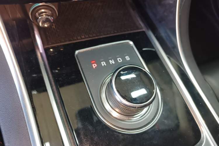 Used Jaguar XEL 2019 2.0T 200 PS Deluxe Edition Gear Lever