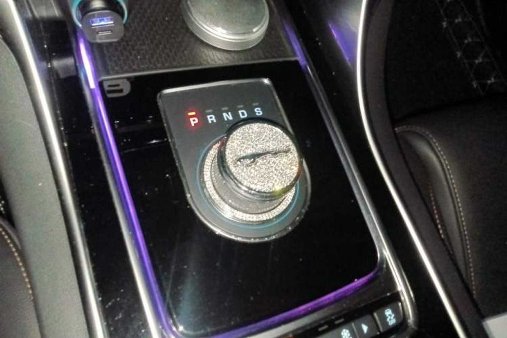 Used Jaguar XEL 2019 2.0T 200 PS Deluxe Edition Gear Lever