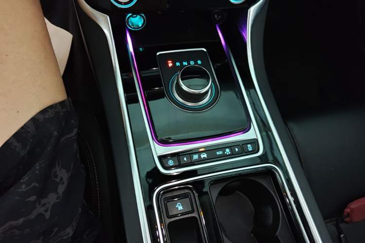 Used Jaguar XEL 2019 2.0T 200 PS Luxury Edition Gear Lever