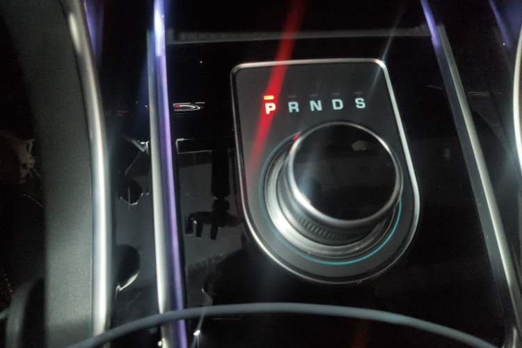 Used Jaguar XEL 2019 2.0T 200 PS Luxury Edition Gear Lever