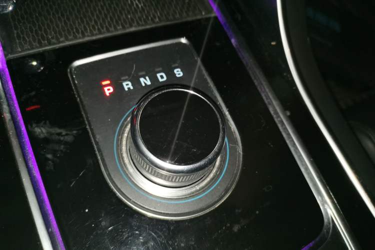 Used Jaguar XEL 2019 2.0T 200 PS Deluxe Edition Gear Lever