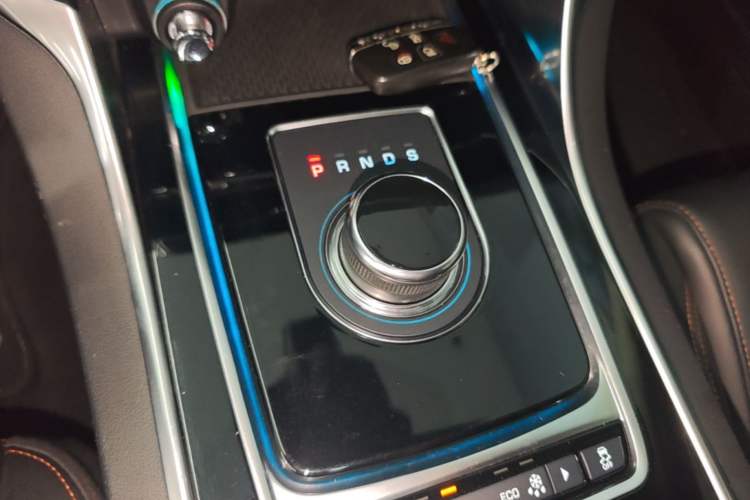 Used Jaguar XEL 2019 2.0T 200 PS Luxury Edition Gear Lever