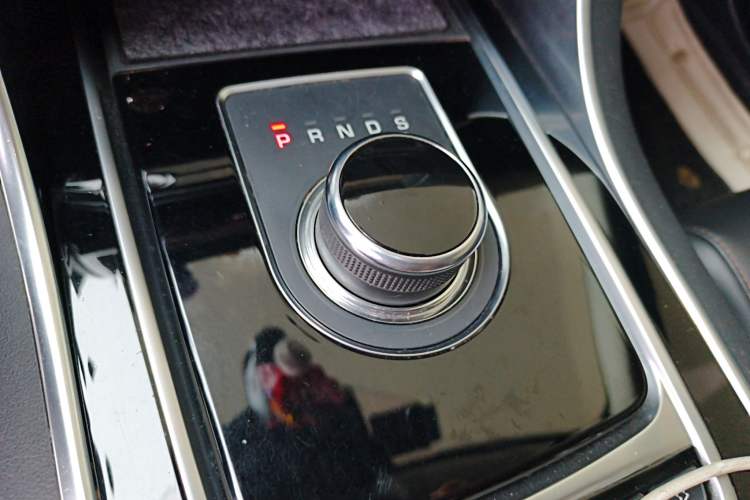 Used Jaguar XEL 2019 2.0T 200 PS Deluxe Edition Gear Lever