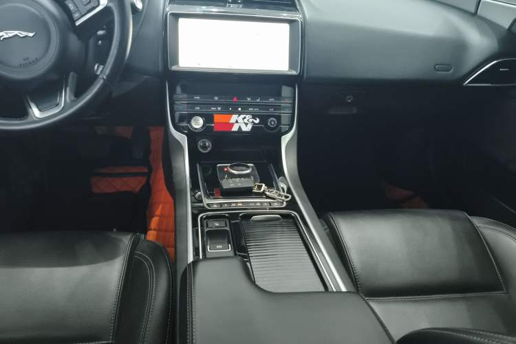 Used Jaguar XEL 2019 2.0T 200 PS Deluxe Edition Gear Lever
