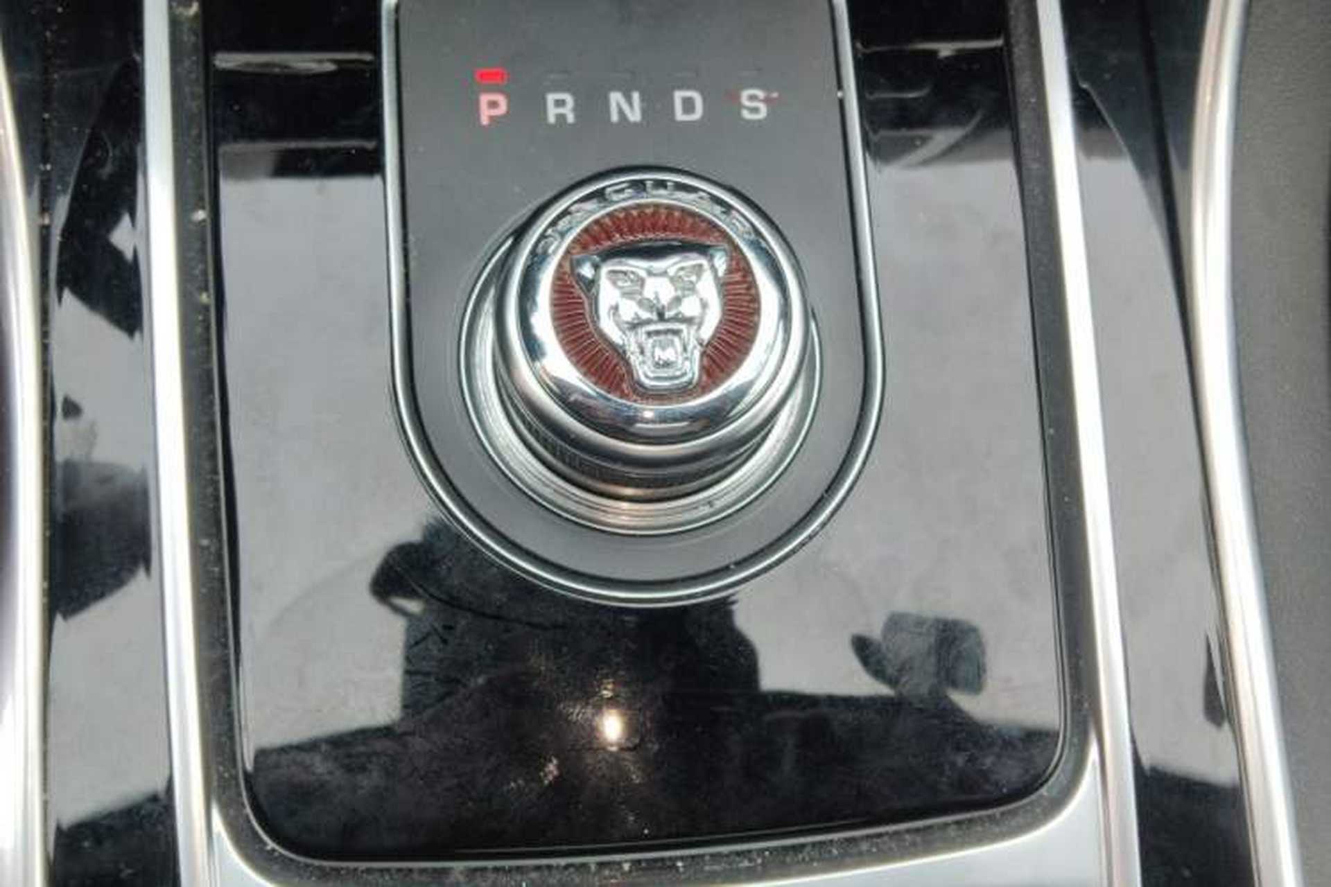 Used Jaguar XEL 2019 2.0T 200 PS Deluxe Edition Gear Lever