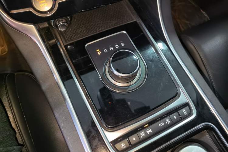 Used Jaguar XEL 2019 2.0T 200 PS Elite Edition Gear Lever