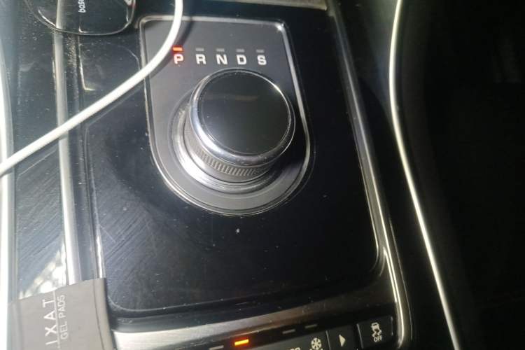 Used Jaguar XEL 2019 2.0T 200 PS Deluxe Edition Gear Lever