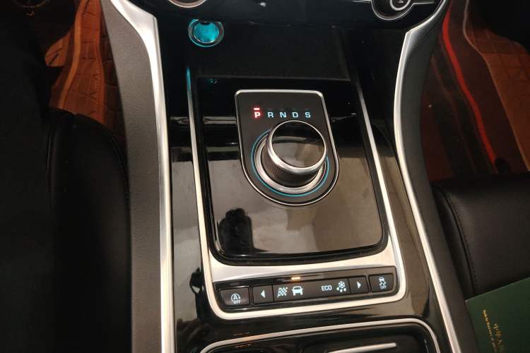 Used Jaguar XEL 2019 2.0T 200 PS Elite Edition Gear Lever
