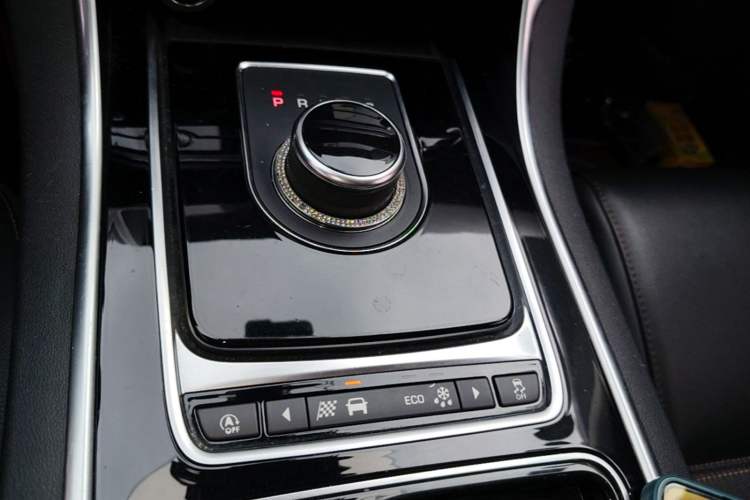 Used Jaguar XEL 2019 2.0T 200 PS Elite Edition Gear Lever