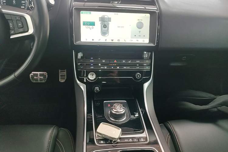 Used Jaguar XEL 2019 2.0T 200 PS Deluxe Edition Gear Lever