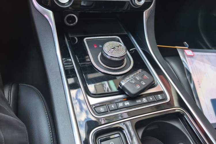 Used Jaguar XEL 2019 2.0T 200 PS Elite Edition Gear Lever