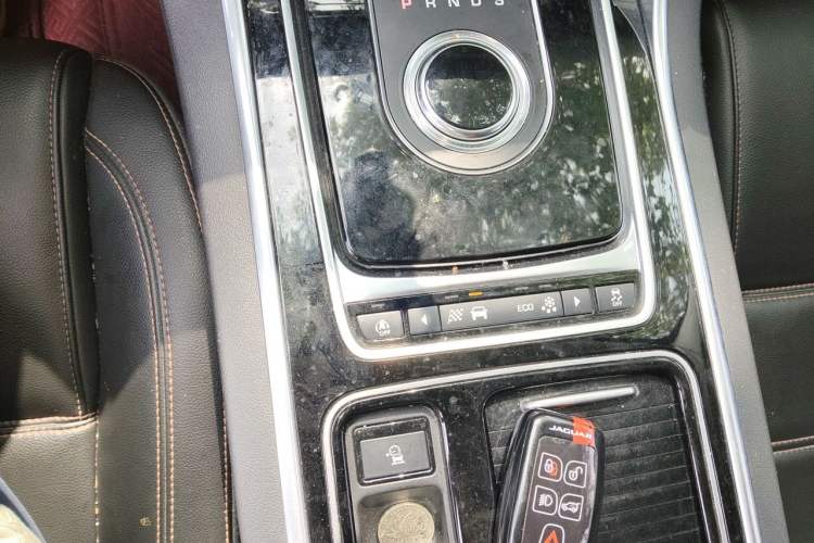 Used Jaguar XEL 2019 2.0T 200 PS Luxury Edition Gear Lever