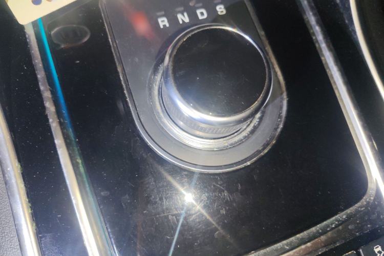 Used Jaguar XEL 2019 2.0T 200 PS Luxury Edition Gear Lever