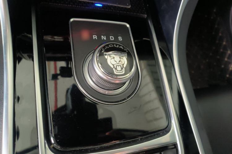 Used Jaguar XEL 2019 2.0T 200 PS Deluxe Edition Gear Lever