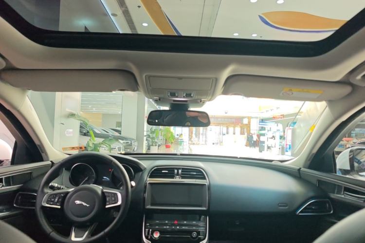 Used Jaguar XEL 2019 2.0T 200 PS Luxury Edition Headliner
