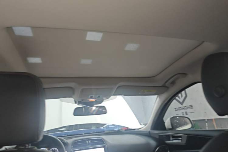 Used Jaguar XEL 2019 2.0T 200 PS Deluxe Edition Headliner