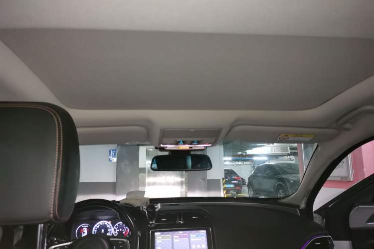 Used Jaguar XEL 2019 2.0T 200 PS Deluxe Edition Headliner