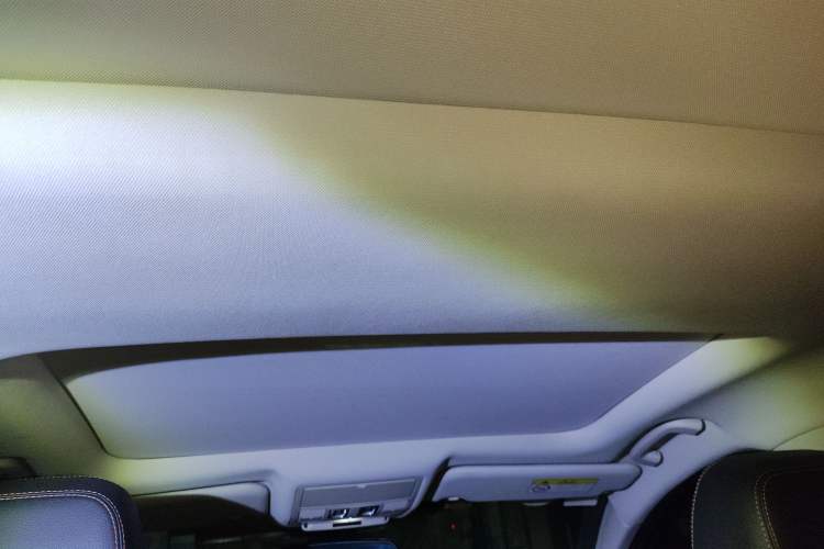 Used Jaguar XEL 2019 2.0T 200 PS Deluxe Edition Headliner