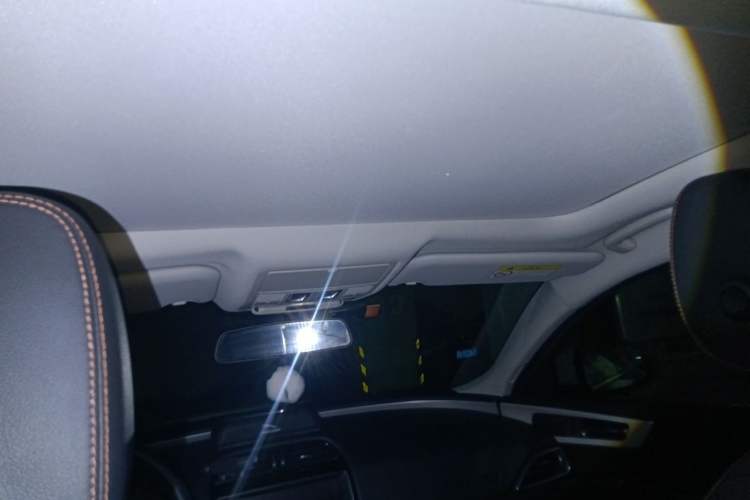 Used Jaguar XEL 2019 2.0T 200 PS Deluxe Edition Headliner