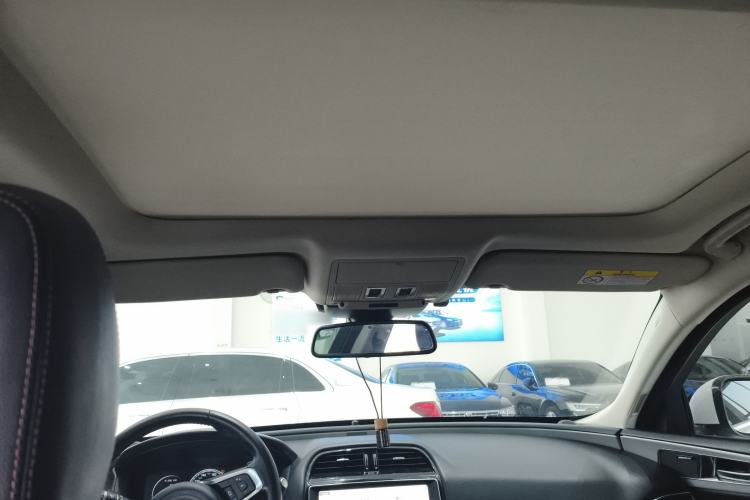 Used Jaguar XEL 2019 2.0T 200 PS Deluxe Edition Headliner