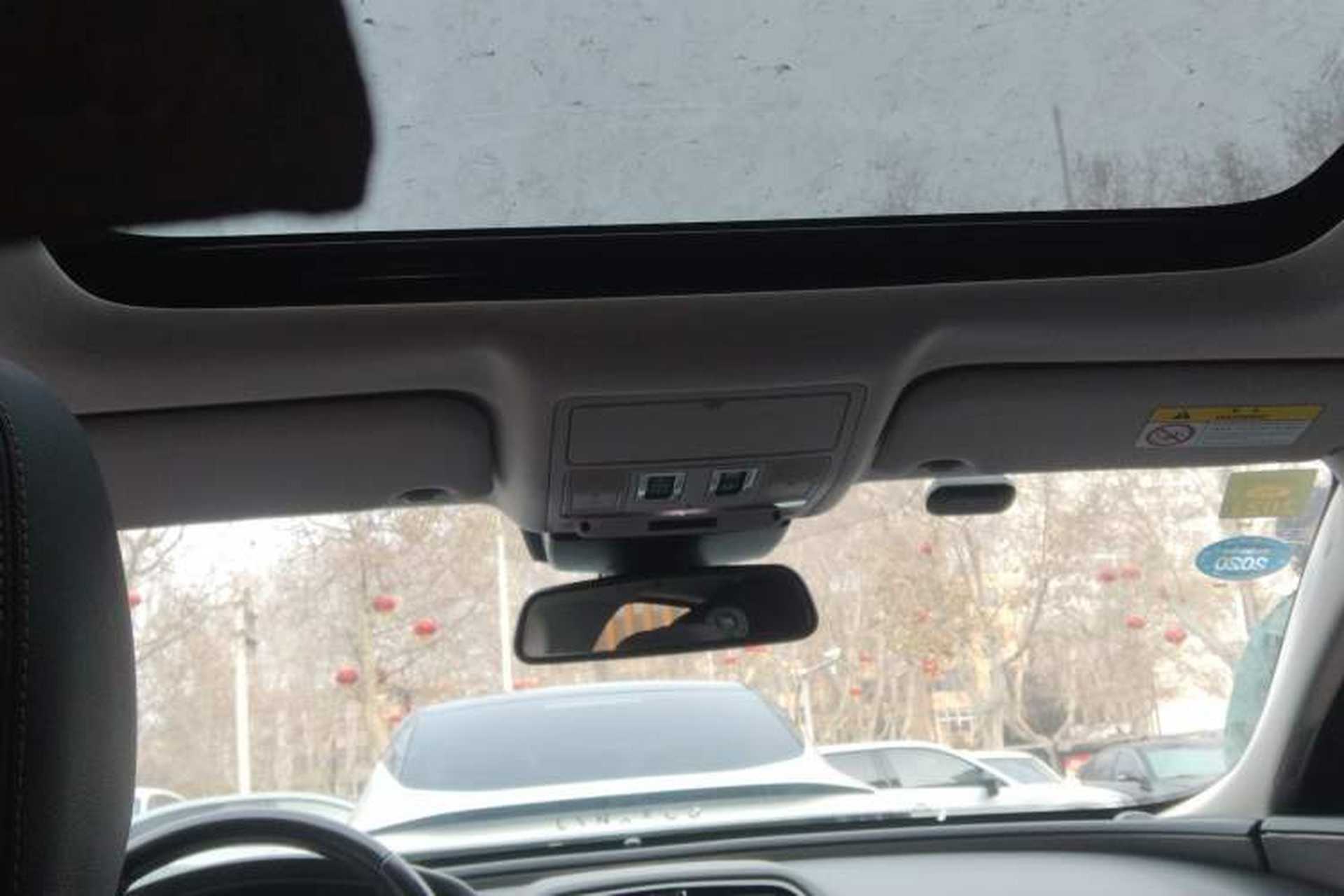 Used Jaguar XEL 2019 2.0T 200 PS Deluxe Edition Headliner