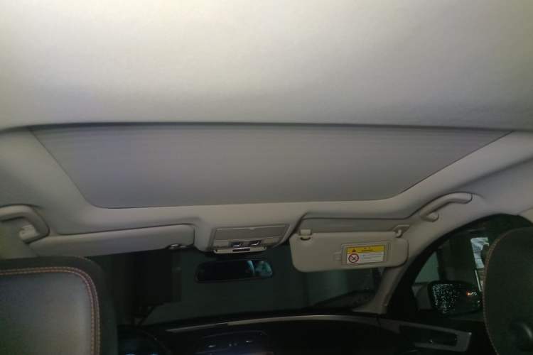 Used Jaguar XEL 2019 2.0T 200 PS Deluxe Edition Headliner