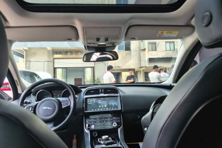 Used Jaguar XEL 2019 2.0T 200 PS Elite Edition Headliner