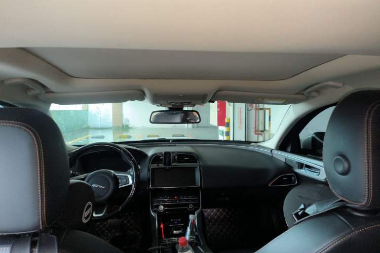 Used Jaguar XEL 2019 2.0T 200 PS Deluxe Edition Headliner