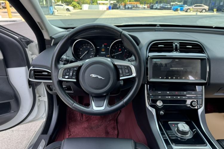 Used Jaguar XEL 2019 2.0T 200 PS Luxury Edition Interior 1