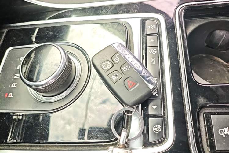 Used Jaguar XEL 2019 2.0T 200 PS Elite Edition Interior 1