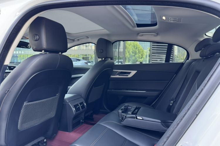 Used Jaguar XEL 2019 2.0T 200 PS Luxury Edition Interior 10