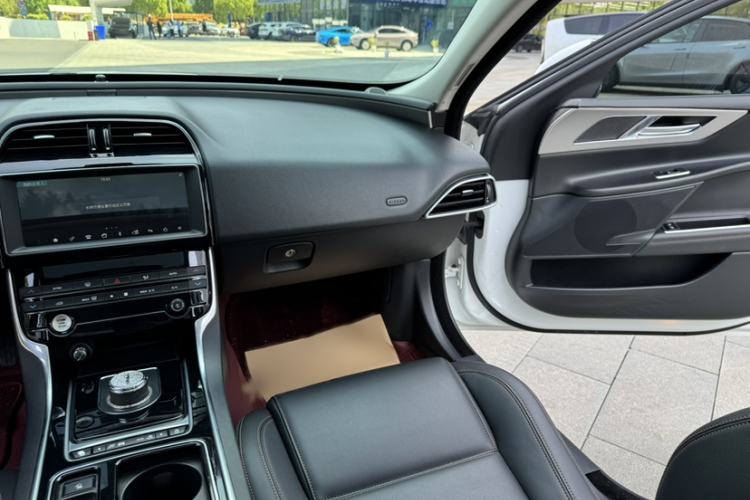 Used Jaguar XEL 2019 2.0T 200 PS Luxury Edition Interior 11