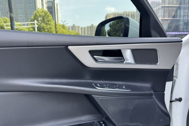Used Jaguar XEL 2019 2.0T 200 PS Luxury Edition Interior 2