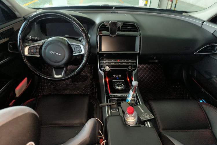 Used Jaguar XEL 2019 2.0T 200 PS Deluxe Edition Interior 2