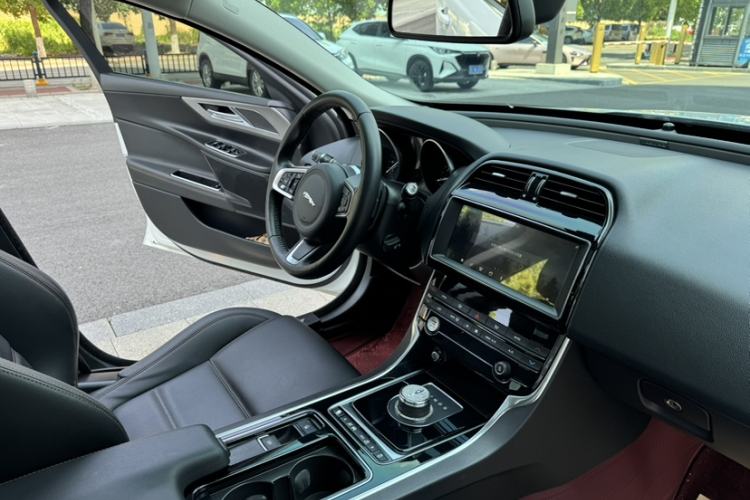 Used Jaguar XEL 2019 2.0T 200 PS Luxury Edition Interior 3