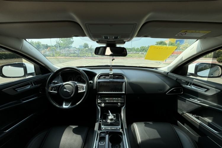 Used Jaguar XEL 2019 2.0T 200 PS Deluxe Edition Interior 3