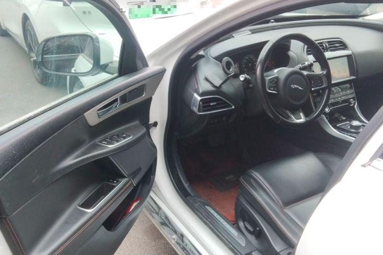 Used Jaguar XEL 2019 2.0T 200 PS Deluxe Edition Interior 3