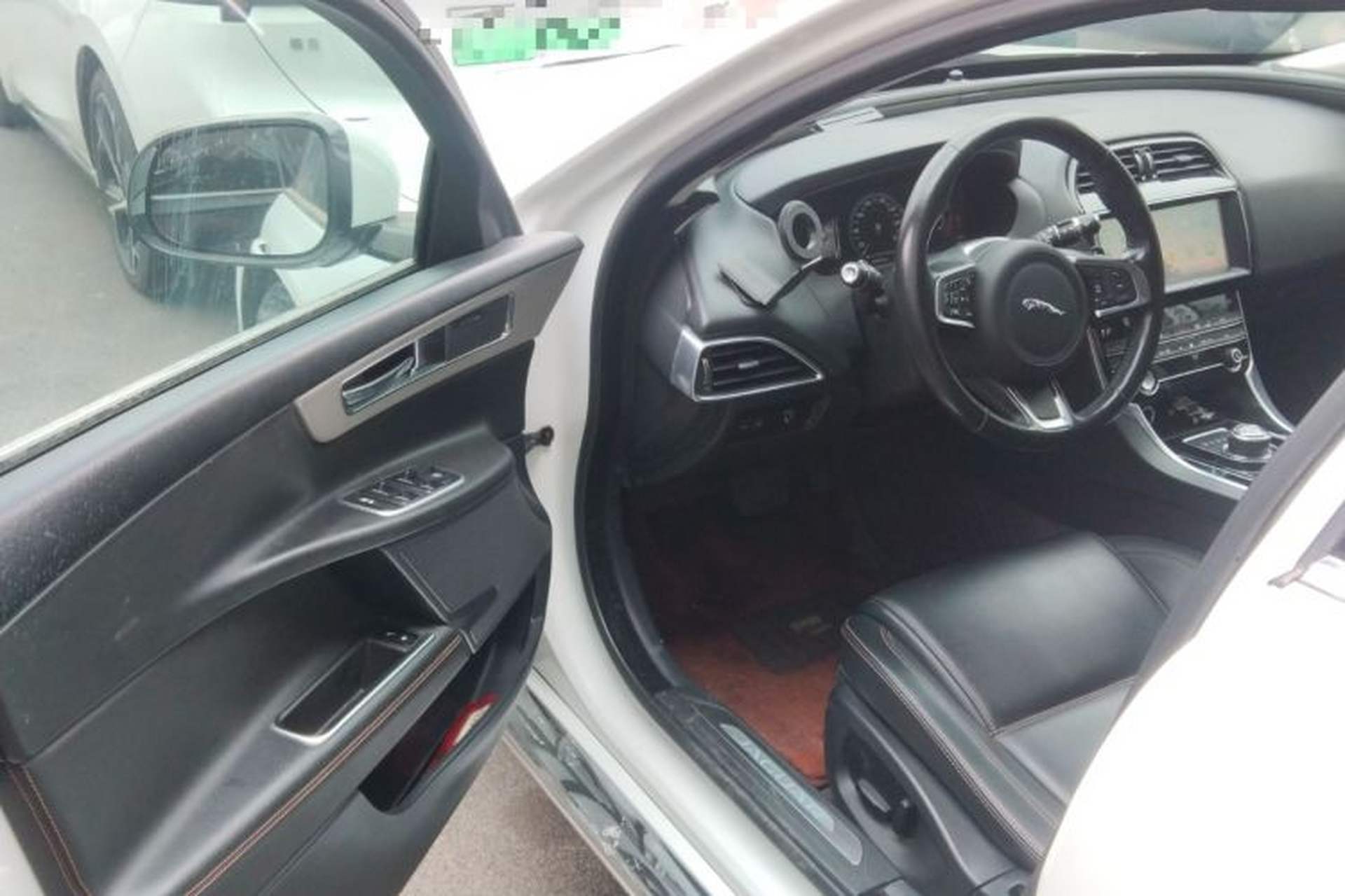 Used Jaguar XEL 2019 2.0T 200 PS Deluxe Edition Interior 3