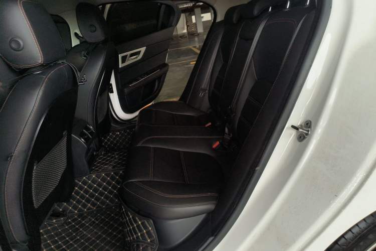 Used Jaguar XEL 2019 2.0T 200 PS Deluxe Edition Interior 4