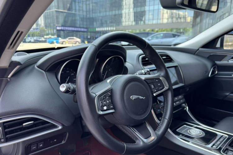 Used Jaguar XEL 2019 2.0T 200 PS Luxury Edition Interior 5