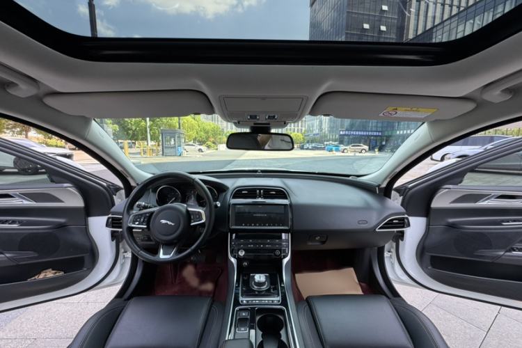 Used Jaguar XEL 2019 2.0T 200 PS Luxury Edition Interior 6
