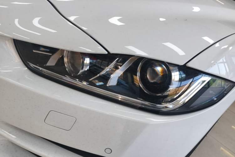 Used Jaguar XEL 2019 2.0T 200 PS Deluxe Edition Left Front Headlight