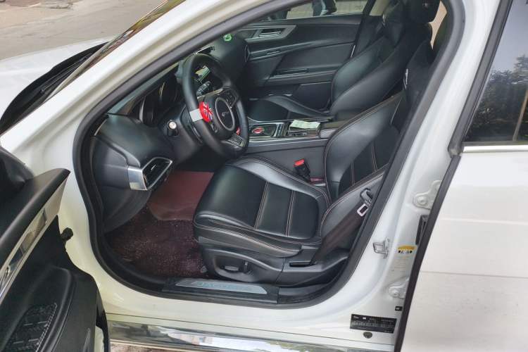 Used Jaguar XEL 2019 2.0T 200 PS Luxury Edition Left Front Seat