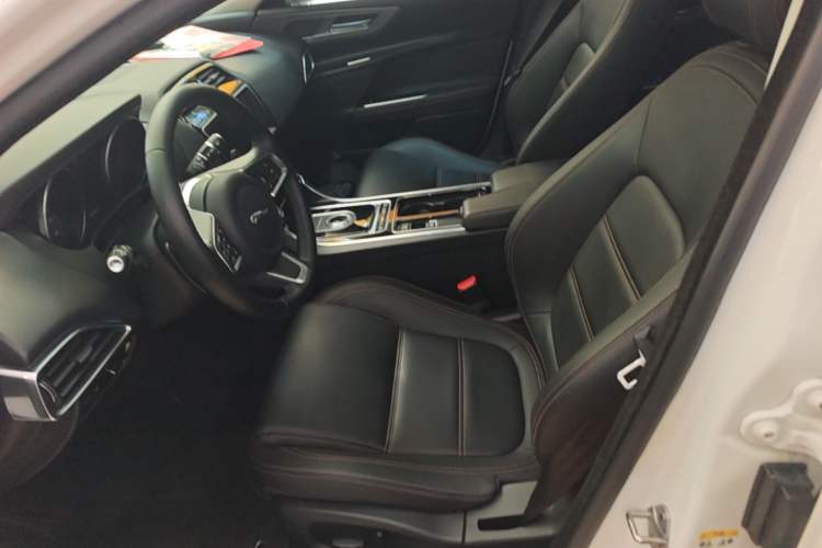 Used Jaguar XEL 2019 2.0T 200 PS Luxury Edition Left Front Seat
