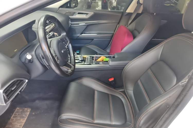 Used Jaguar XEL 2019 2.0T 200 PS Deluxe Edition Left Front Seat