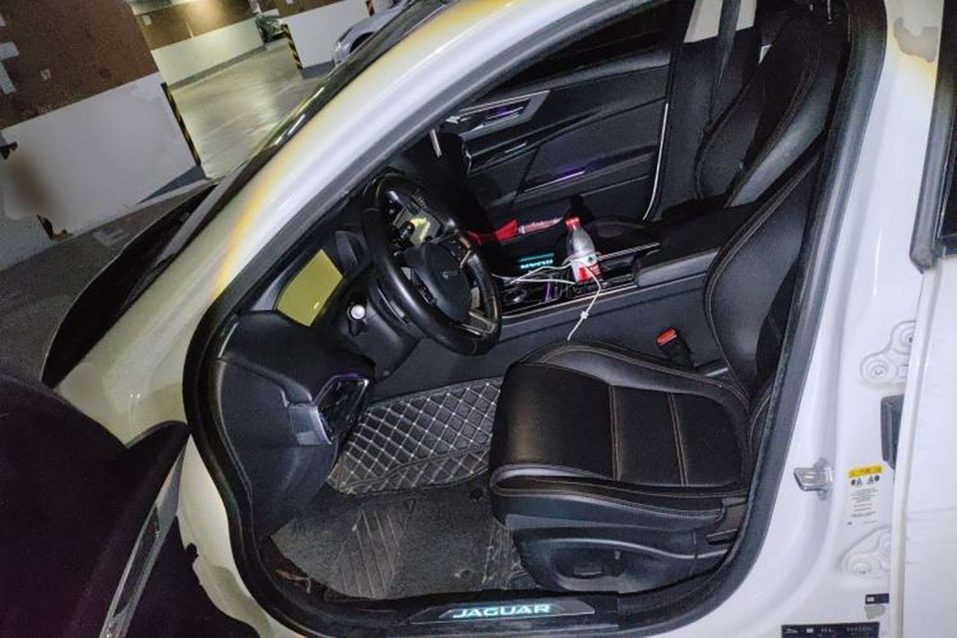Used Jaguar XEL 2019 2.0T 200 PS Deluxe Edition Left Front Seat