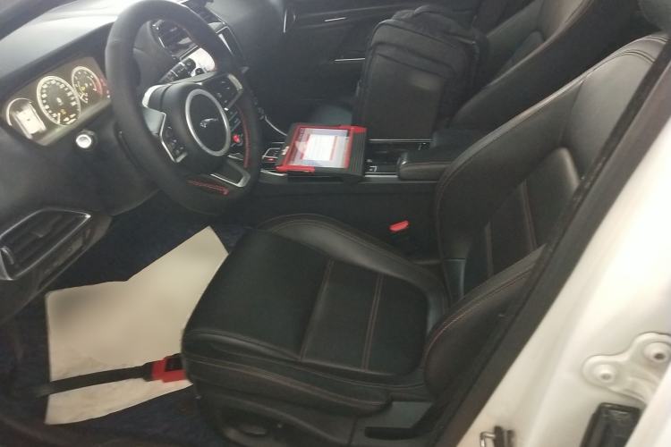 Used Jaguar XEL 2019 2.0T 200 PS Deluxe Edition Left Front Seat